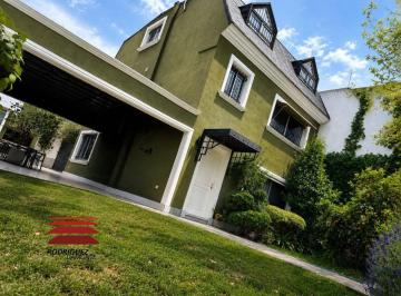Casa de 4 ambientes, Dorrego · Venta Casa Premium en Alto Dorrego 3 Plantas y 3 Suites