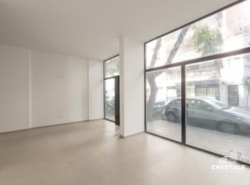 Local comercial · 74m² · 2 Ambientes · 1 Cochera · Venta - Local Comercial con Frente Vidriado y Patio - Parque España, Rosario.