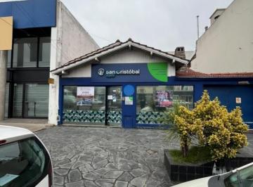 Local comercial · 180m² · 2 Cocheras · Local en Venta Sobre Av Juan B Justo