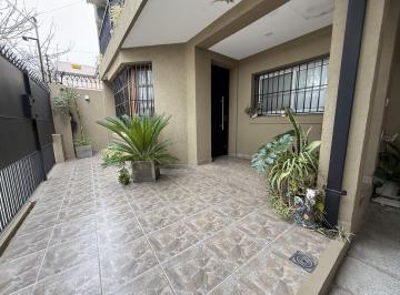Casa · 300m² · 5 Ambientes · 2 Cocheras · Casa en Venta, 4 Dorm. en S. Isi. - Vias/rolon, con Parrilla y Quincho