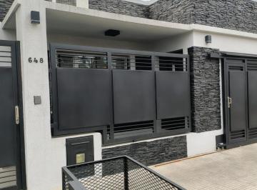 Casa · 167m² · 3 Ambientes · 1 Cochera · Excelente Casa Americacana en Moron