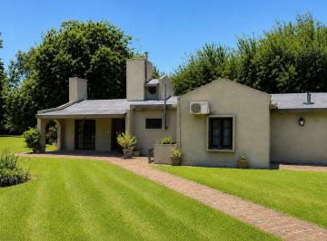 Casa · 4500m² · 6 Ambientes · 2 Cocheras · 4.500 m² en Benavídez - Disfrutá Una Casa Quinta o Desarrollá un Gran Proyecto