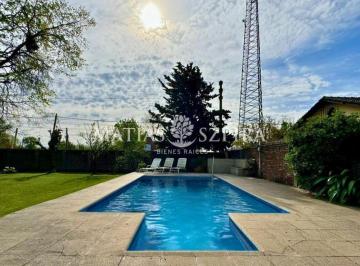 Quinta vacacional · 210m² · 6 Ambientes · Quinta en Venta Francisco Alvarez