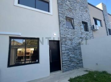 Casa · 90m² · 3 Ambientes · 1 Cochera · Venta de Duplex a Estrenar en Villa del Plata