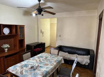 Departamento · 52m² · 3 Ambientes · Venta de Departamento 3 Ambientes a Reciclar en Barracas Muy Luminoso