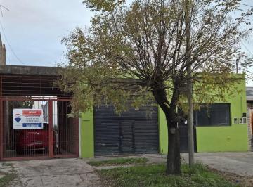 Casa · 118m² · 3 Ambientes · 1 Cochera · Casa Venta + 2 Locales Comerciales Ideal Inversor