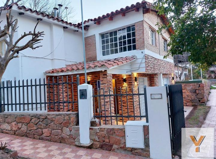 Casa · 265m² · 15 Ambientes · 1 Cochera