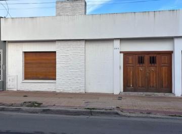 Casa · 90m² · 3 Ambientes · 1 Cochera · Casa en Alquiler - Semicentro