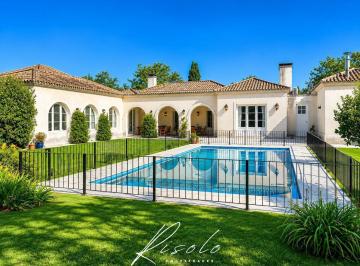 Casa · 398m² · 6 Ambientes · 1 Cochera · Exclusiva Casa, 1 Planta en Martindale Country Club - 2.000 m² de Lote, Privacidad, Estilo Atemporal