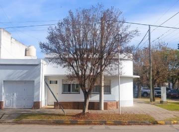 Casa · 213m² · 3 Dormitorios · 1 Cochera · Casa de Tres Dorm. y Patio, San Justo, Santa Fe