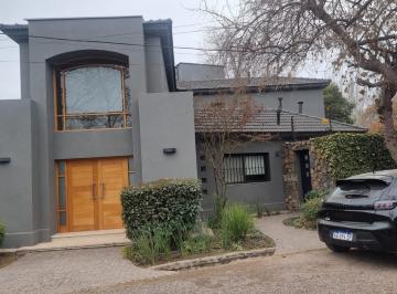 Casa · 500m² · 10 Ambientes · 4 Cocheras · Casa en Lujan de Cuyo