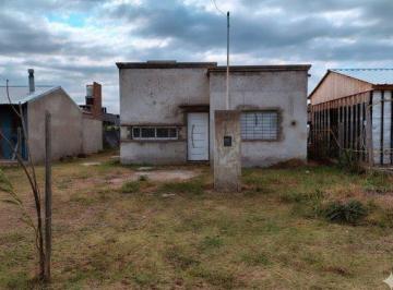 Casa · 131m² · 4 Ambientes · 2 Cocheras · Venta Casa 3 Dorm. a Terminar en Barrio Las Fincas Ibarlucea.