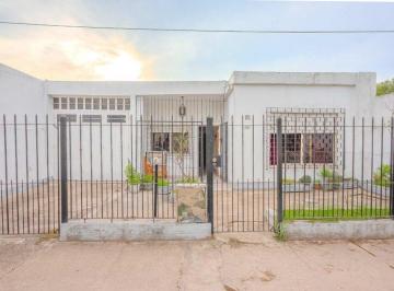 Casa · 75m² · 3 Ambientes · 1 Cochera · Venta Casa 3 Amb con Cochera y Parque