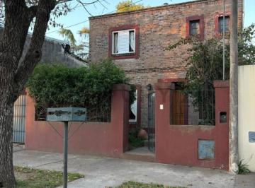 Casa · 300m² · 4 Ambientes · 2 Cocheras · Tu Próximo Hogar Te Está Esperando