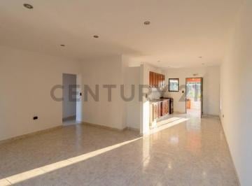 Casa · 130m² · 4 Ambientes · 1 Cochera · Casa de 3 Dorm. con Jardín y Quincho en Venta en Ringuelet, La Plata