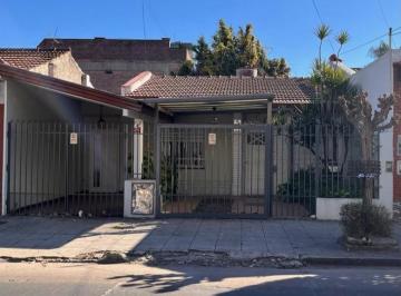 Casa · 82m² · 4 Ambientes · 2 Cocheras · Casa 4 Ambientes en Venta