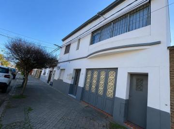 Casa · 199m² · 4 Dormitorios · 1 Cochera · Venta Casa de 4 Dorm., Patio Seco, Quincho y Cochera, Estado de Israel 1000,tiro Suizo