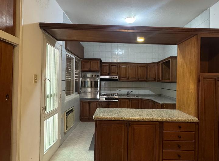Casa · 250m² · 12 Ambientes · 1 Cochera