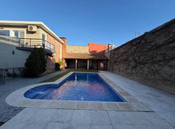 Casa · 150m² · 6 Ambientes · PH Tipo Casa 6 Ambientes | Viví en La Tranquilidad de un Condominio | Piscina, Parrilla, Cochera.