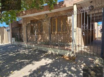 Casa · 280m² · 6 Ambientes · Venta 2 Casas en un Mismo Terreno, 2 Dorm., en La Calera - Apto Credito
