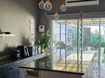 Casa · 189m² · 4 Ambientes · 2 Cocheras · Venta Chalet 4 Amb Castelar Norte Apta Crédito