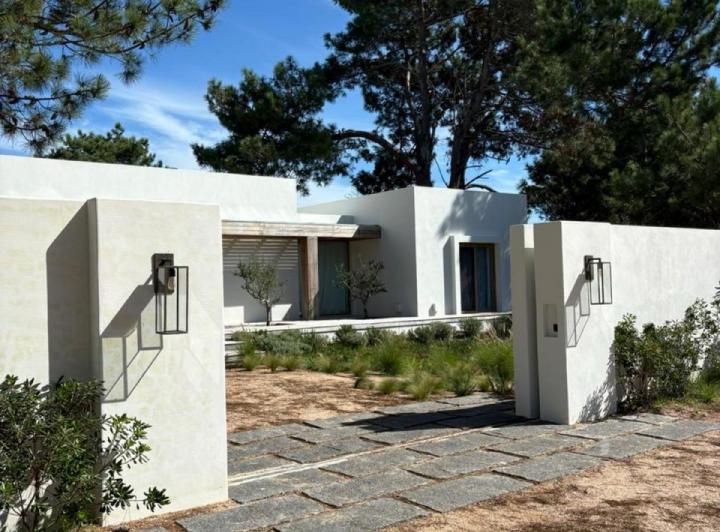 Casa · 350m² · 4 Ambientes · 2 Cocheras