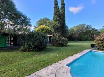 Casa · 128m² · 4 Ambientes · 1 Cochera · Casa Quinta en Villa del Parque