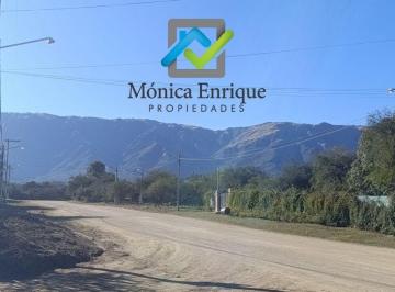Casa · 61m² · 3 Ambientes · 1 Cochera · Venta de Casa en Las Moreras con 2 Dorm. Sobre Calle Principal