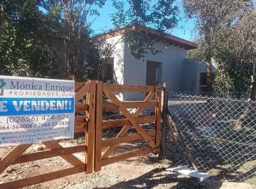 Casa · 74m² · 4 Ambientes · 1 Cochera · Venta de Casa con 3 Dorm. en Merlo San Luis Barrio Dabal