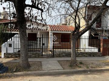Casa · 79m² · 4 Ambientes · 1 Cochera · Venta Casa Refaccionada 3 Dorm. B° Vicor