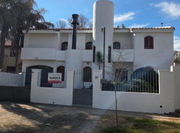 Casa de 5 ambientes, Córdoba · Casa de 380 m² con 3 Dorm. en Alquiler en Argüello