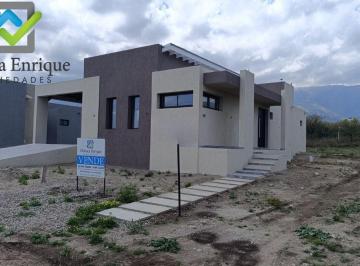 Casa · 100m² · 3 Ambientes · 1 Cochera · Venta de Casa en Villa de Merlo Barrio Gardel con Todos Los Servicios y Vista a Las Sierras