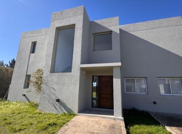 Casa · 157m² · 4 Ambientes · 2 Cocheras · Luminosa Casa en Dos Plantas con Gran Jardín | San Matías | Escobar | Maschwitz
