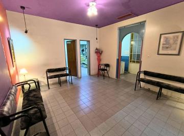 PH · 77m² · 5 Ambientes · Consultorio Múltiple Equipado / PH en V. Sarsfield