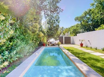Casa · 120m² · 3 Ambientes · 2 Cocheras · Casa en Venta en 458 y 12 - B. Tiene 119 m² Cub. Sobre un Lote de 9 X 46. Impecable
