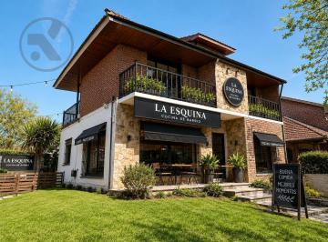 Casa · 137m² · 5 Ambientes · 1 Cochera · Casa en Importante Esquina Sobre Av Edison Ideal Comercial Profesional
