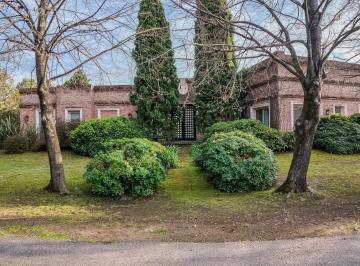 Casa · 227m² · 6 Ambientes · 3 Cocheras · Venta Casa en Planta Baja en Club de Campo Armenia. Pilar