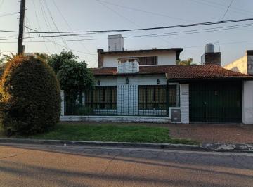 Casa · 250m² · 3 Ambientes · 1 Cochera · Venta Casa 4 Ambientes en Castelar Norte