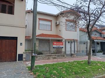 Casa · 158m² · 5 Ambientes · 1 Cochera · Casa - Banfield Oeste