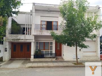 Casa · 250m² · 4 Ambientes · 3 Cocheras · Casa en Venta - 3 Dorm. 2 Baños - Rauch