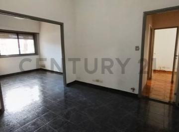 Departamento · 70m² · 4 Ambientes · Venta Departamento de 4 Ambientes con Patio en Parque Chacabuco