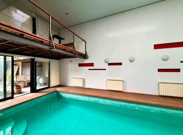 Casa · 173m² · 3 Ambientes · 3 Cocheras · Quincho con Pileta, Sauna y Parrilla en Venta - Quilmes Centro