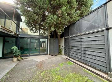 Casa · 173m² · 3 Ambientes · 3 Cocheras · Quincho con Pileta, Sauna y Parrilla en Venta - Quilmes Centro