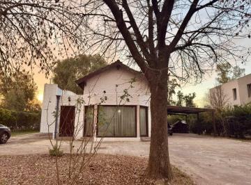 Casa · 150m² · 3 Ambientes · 2 Cocheras · Venta Casa 3 Ambientes en Club de Campo Los Puentes en Lujan