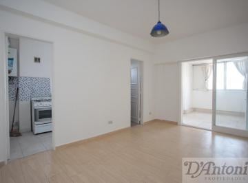 Departamento · 24m² · 1 Ambiente · Monoambiente en Venta Dividido con Balcón y Patio en Parque Chacabuco