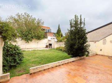 Casa · 204m² · 4 Ambientes · 1 Cochera · Venta Casa 5 Ambientes Caseros - Apto Credito - Acepta Permuta