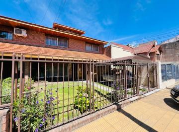 Casa · 281m² · 5 Ambientes · 2 Cocheras · Chalet de 5 Ambientes en Venta, en Martínez