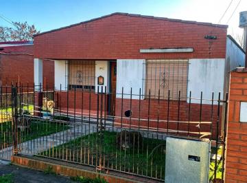 Casa · 70m² · 4 Ambientes · 1 Cochera · Casa Venta La Plata 2 Dorm. Patio y Quincho