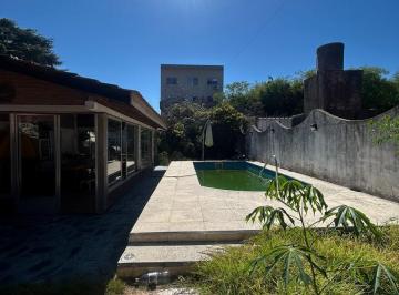 Casa · 344m² · 4 Ambientes · 2 Cocheras · Casa 4 Ambientes con Cochera, Patio y Piscina en Venta - Bernal