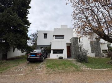 PH de 7 ambientes, Villa Allende · Venta. Villa Allende. Dúplex en Housing 3 Dorm.. Pileta Propia. Cochera!